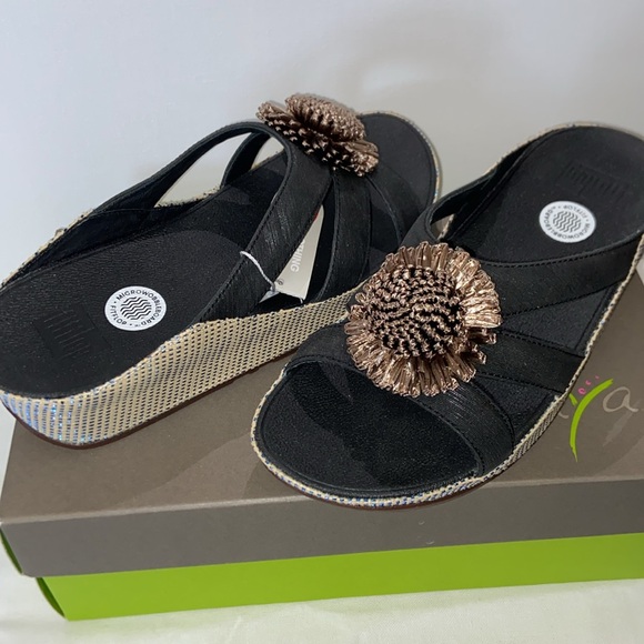 Naya size 9 black sandals - Picture 3 of 6